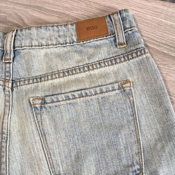 BDG HIGH RISE DREE CHEEKY DISTRESSED RAW HEM DENIM SHIRTS 28 - Picture 8 of 12